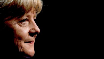   En su primera reaparición pública tras dejar el poder, Merkel lamentó la invasión a Ucrania 