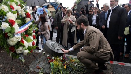   Presidente Boric dejó ofrenda floral en monumento a excanciller Orlando Letelier 
