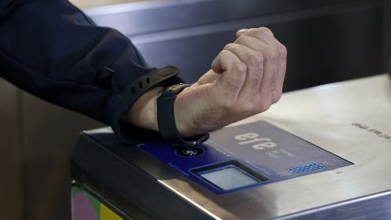   Hasta con el reloj: EFE Valparaíso lanzó pago sin contacto 