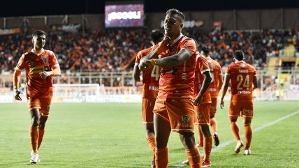   Javier Parraguez brilló con un doblete en la goleada de Cobreloa a Copiapó en Calama 