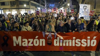   Valencia: Miles piden la renuncia de líder regional a un mes del temporal 