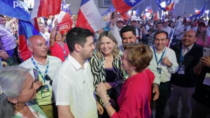   Rodeada de banderas: Así fue recibida Evelyn Matthei en el Consejo de su partido 