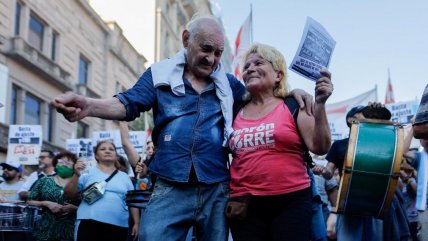   Miles de personas se sumaron a la marcha de jubilados argentinos 