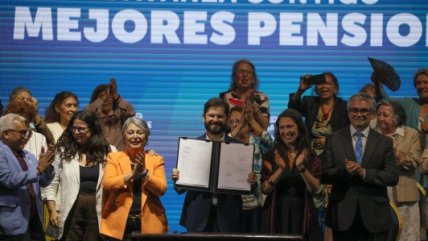   Con cumbia y boleros: Gobierno promulgó la reforma de pensiones 