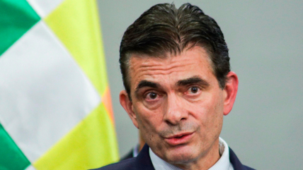   Presidenciable boliviano especula sobre Carabineros y robo de autos: 