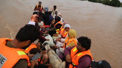   Pakistán enfrenta anegamiento histórico con tres ríos 