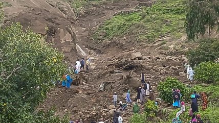   Sudán: Vecinos recuperan 375 cuerpos de aldea sepultada por deslizamiento 