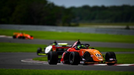   Nicolás Ambiado mantuvo sus opciones al título de la Fórmula Regional Américas 