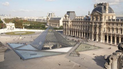   Un robo en el Louvre, sin heridos, lleva al cierre del museo durante el día 