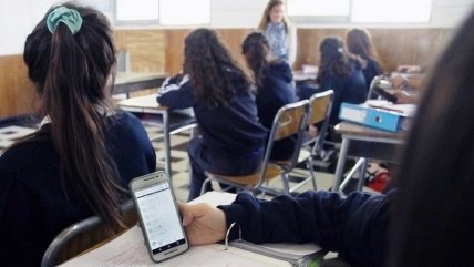   Doctora por ley que prohíbe celulares en colegios: El desafío es cómo la implementamos 
