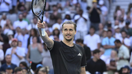   Zverev dio fin al periplo de Cerúndolo para llegar a cuartos en el Abierto de Australia 