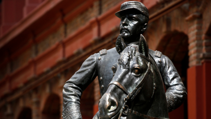   Vuelve la estatua del general Baquedano a su plaza: 