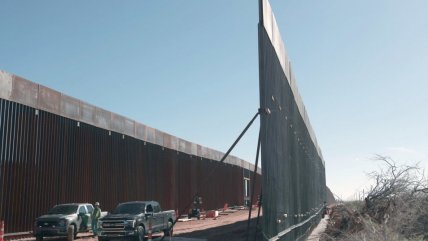   EE.UU. construye muro negro en la frontera con México para dificultar escalada de migrantes 