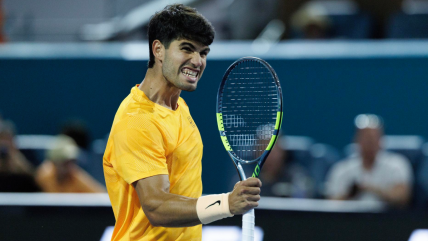   Alcaraz no dio opciones de sorpresa a Fonseca y pasó a tercera ronda en Miami 